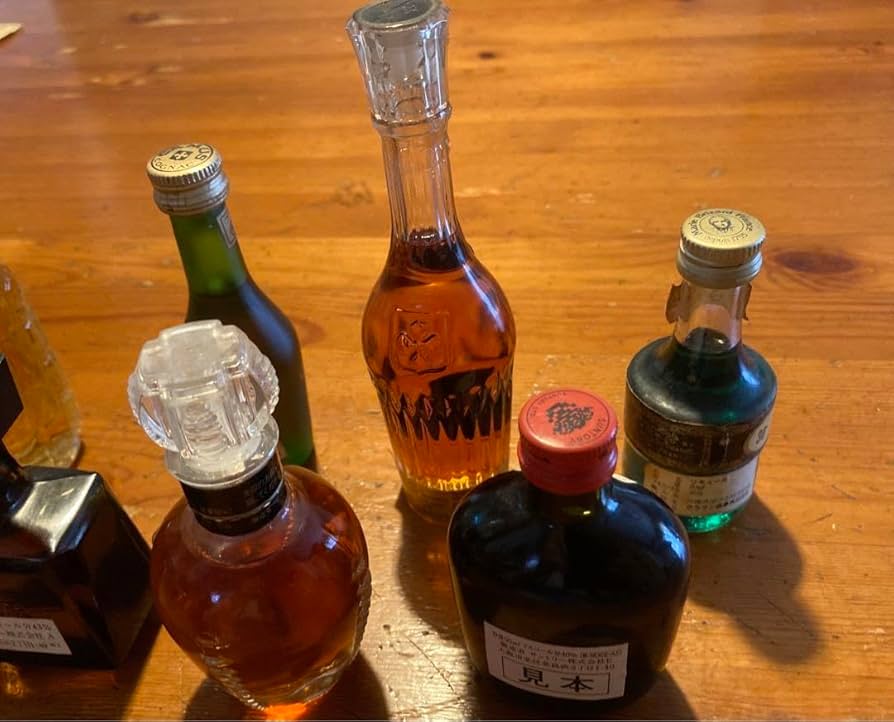 ミニチュア ボトル ８本セット 古酒40年以上前 ヴィンテージ物 超希少物 Amazon.co.jp: ミニチュア ボトル 8本セット 古酒40年以上前